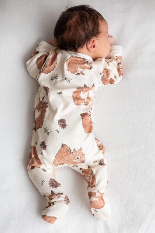 Vauvan unihaalari Orava-kuosilla Hilla Clothing